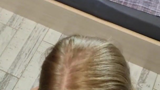 Откровенное видео с развратной красоткой и горячей развязкой