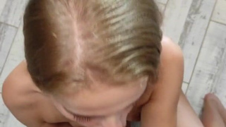 Откровенное видео с развратной красоткой и горячей развязкой