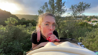 Страстная минета в публичной обстановке – осторожно, возбуждает!