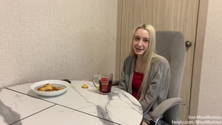 Соседка зашла на чай, а осталась на ночь – страстное знакомство