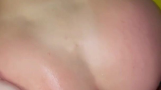 Сначала отшлепал по ягодицам, а потом большой хуй ей в попу засадил - Mashenkaas