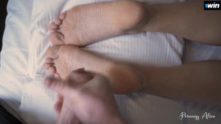 Кончил на лицо: Порно с окончанием на лицо